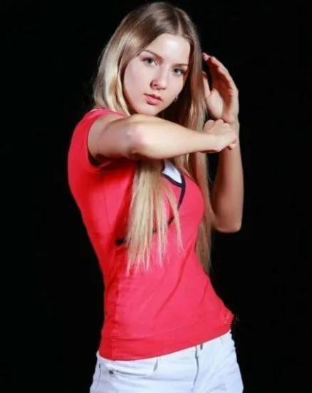 最美泰拳女神粉丝称其拳台芭比肌肉线条能参加健美比赛