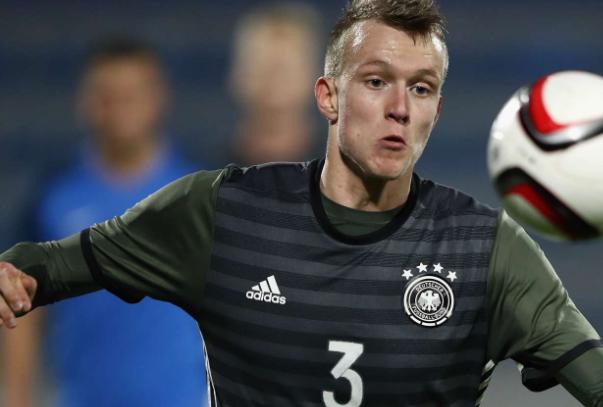 前教练谈莱比锡后卫克洛斯特曼他速度快能阻止姆巴佩