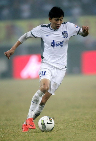 无愧津门名宿毛彪18年前旧照曝光曾是韩日世界杯中国队护旗手