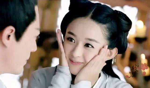 古装剧中女星双手托腮,前4位美得像花一样,看到赵丽颖画风变了