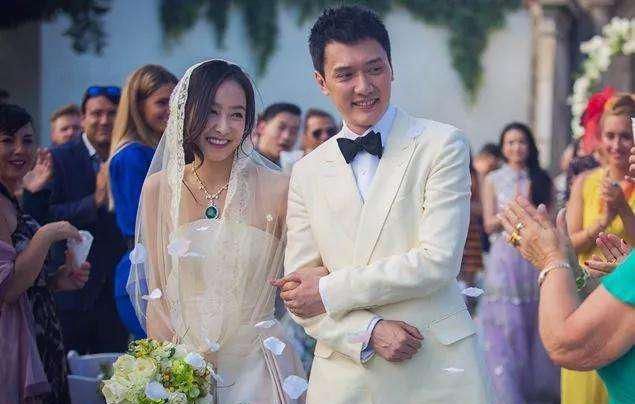 十年前赵丽颖抢到冯绍峰婚礼捧花,如今成了他老婆