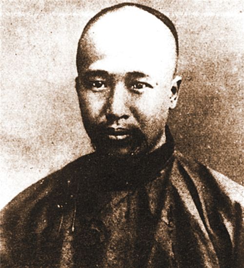 62岁老汉娶19岁少女,老汉去世送她一箱纸,让她发誓永远不能改嫁