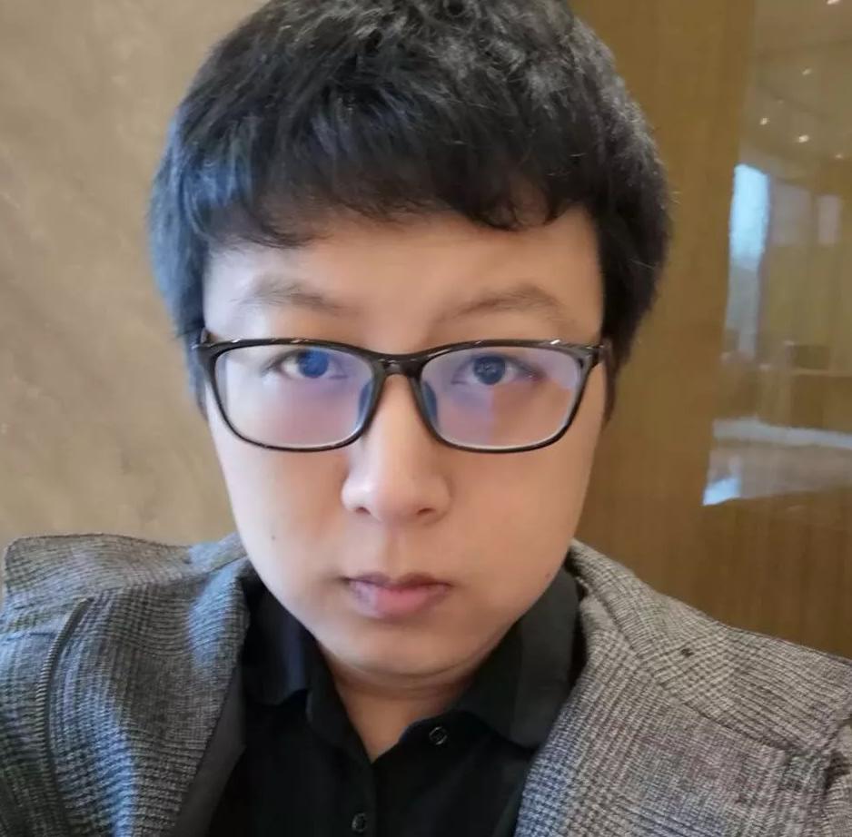 "东北大鹌鹑"是斗鱼平台英雄联盟板块的s级主播,精湛的技术被很多网友