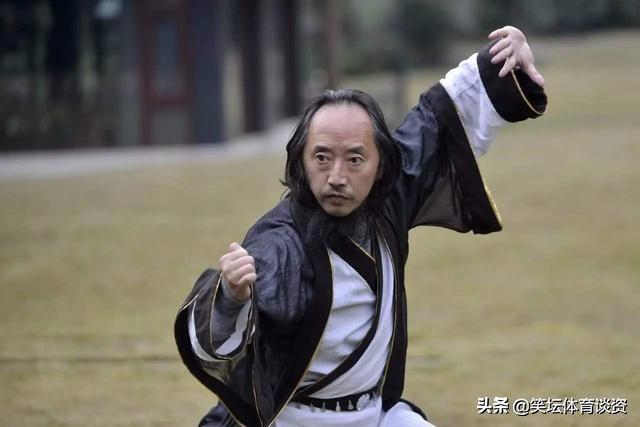 马保国后继有人降龙十八掌重出江湖百万奖金昆仑决擂台赛开演