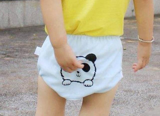 夏天宝宝要穿开裆裤错你该给娃挑选一件小内裤