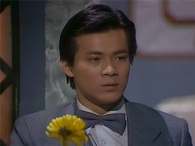 赌王去世的那天,黄日华的妻子也走了,刘德华回复3个字:在心中