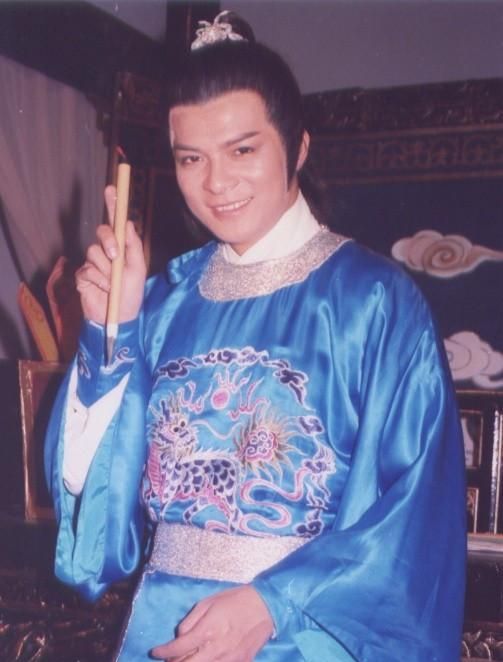 tvb老剧《铁面包公》:黄日华饰演展昭穿的戏服好眼熟