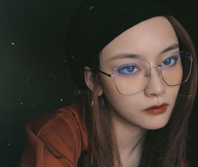 1年前《唐人街2》中kiko,卸妆后脚踩"匡威"炸街,a爆