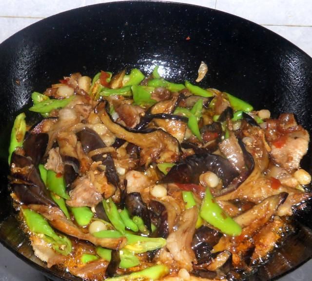 五花肉烧茄子,百吃不腻的下饭菜,端上桌能吃两碗饭