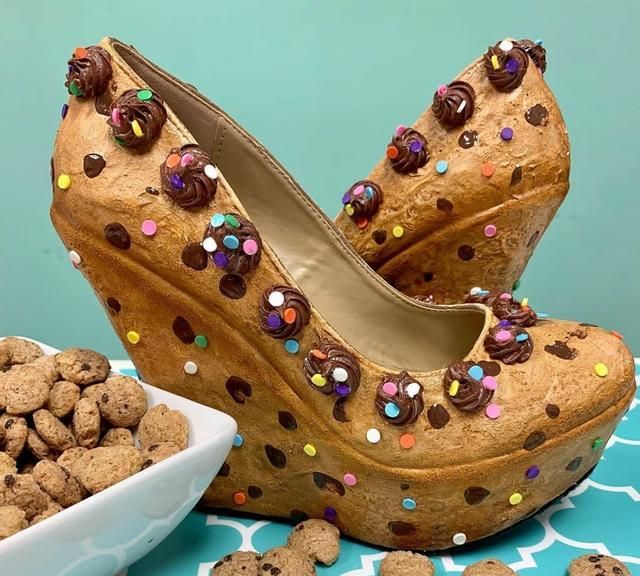 把蛋糕画在鞋子上,这画面太美