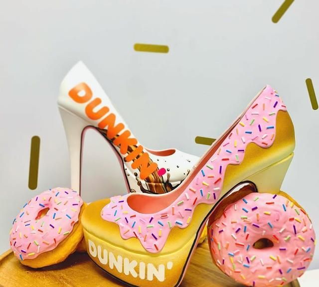 把蛋糕画在鞋子上,这画面太美