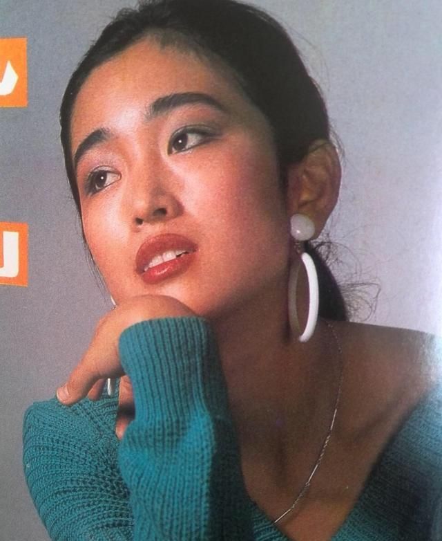 1992年,26岁的巩俐凭最乡土的装扮一举征服威尼斯