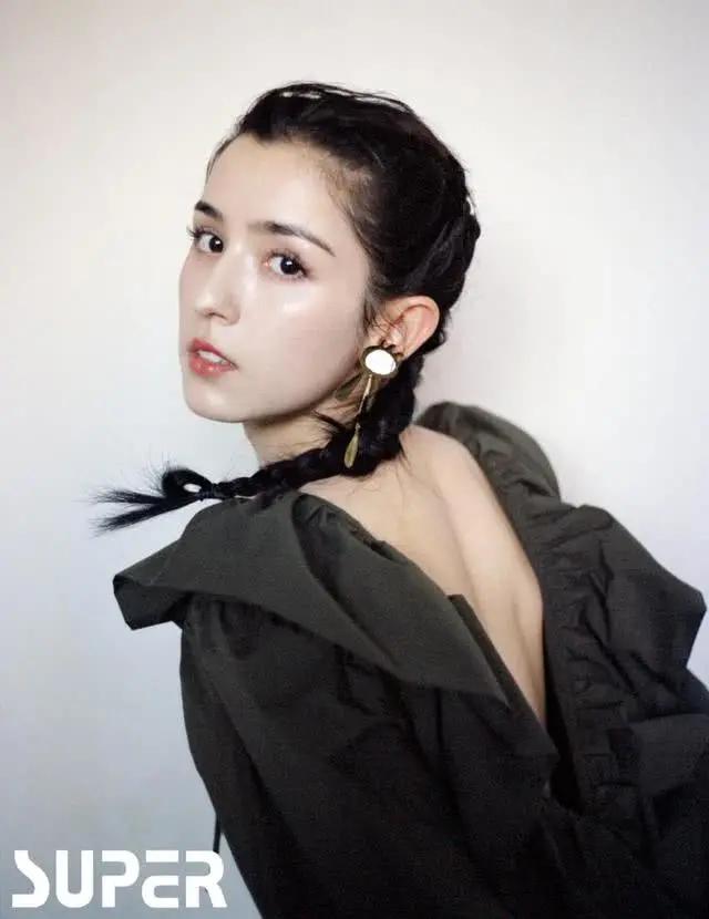 新晋新疆美人哈妮克孜穿搭实力不可小觑首饰服装时尚感超强