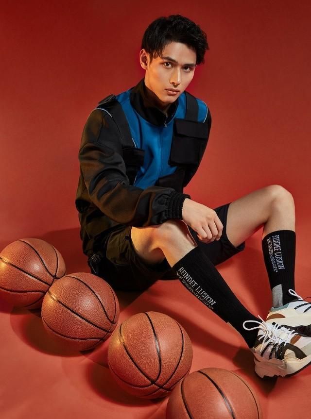 初次之外产品经理韦骁龙raul分享了一组新品拍图,从中给与了我们不少