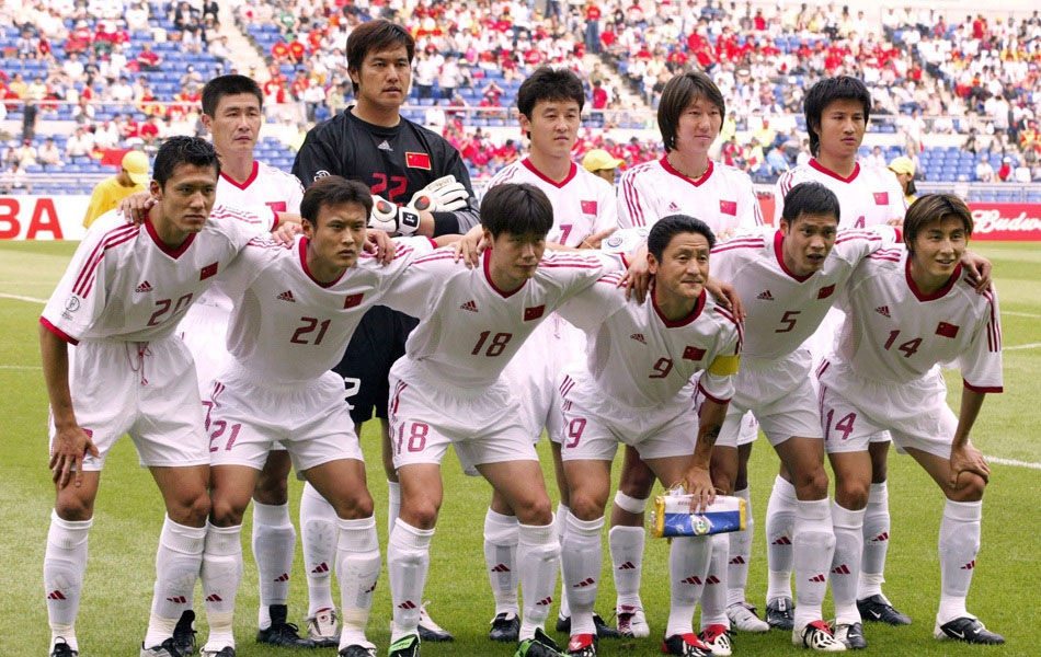 无愧津门名宿毛彪18年前旧照曝光曾是韩日世界杯中国队护旗手