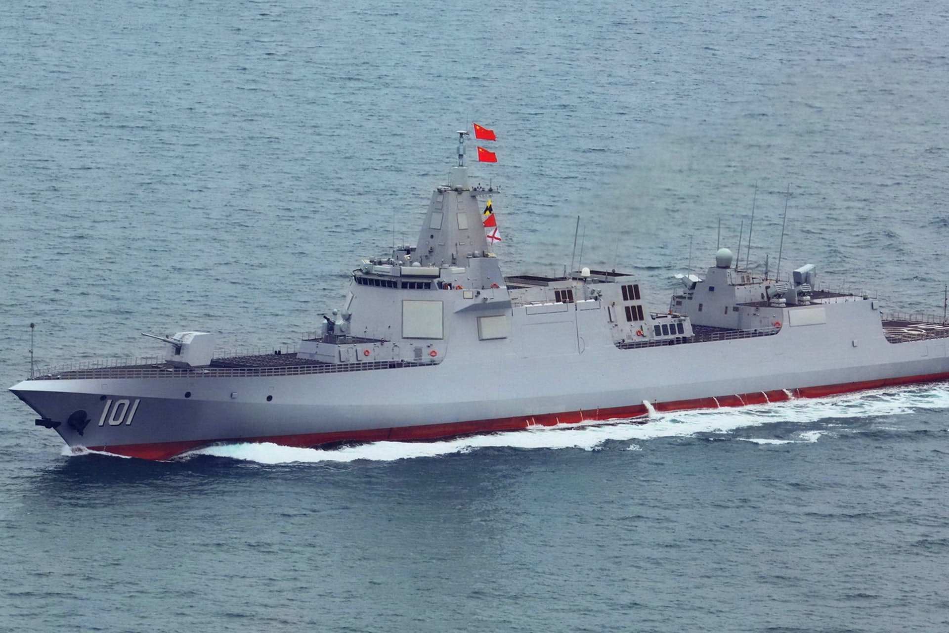 为何055独占鳌头首舰就是试验舰说明后期生产数量巨大