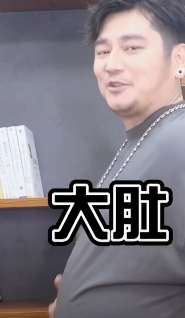 啤酒肚宛若孕妇,头围大到绷断皮筋