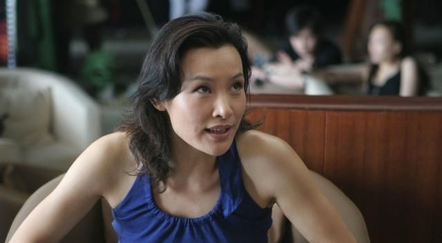 奥斯卡评委陈冲,曾因未孕领养一对双胞胎,后育俩女后被曝弃养