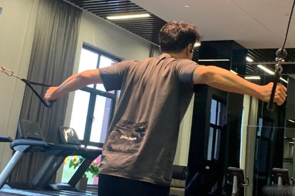 有一种中年男星叫段奕宏,47岁身材超惊艳,这才是真正的不老男神