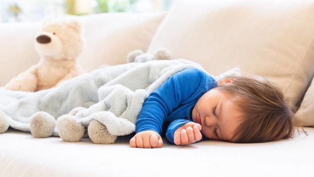 宝宝睡得好,才能更聪明,关于0-1岁宝宝的睡眠问题,家长这么做