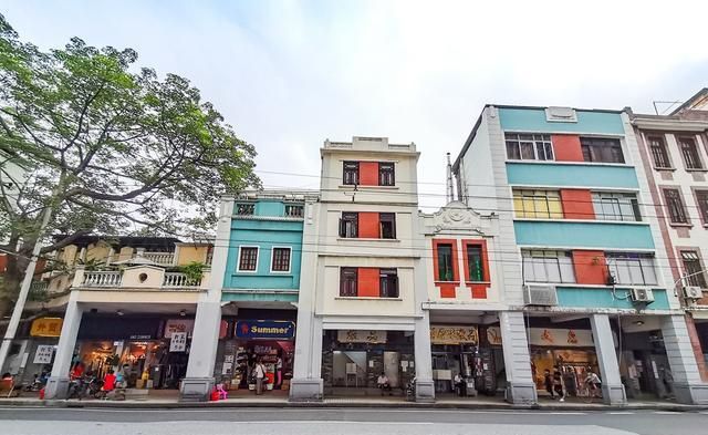 广州南城墙旧址原来在文明路,几乎没有游客,附近是热闹北京路