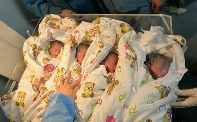 姐妹俩在同一天,各生下一对双胞胎,而且4个孩子是同一个爸爸