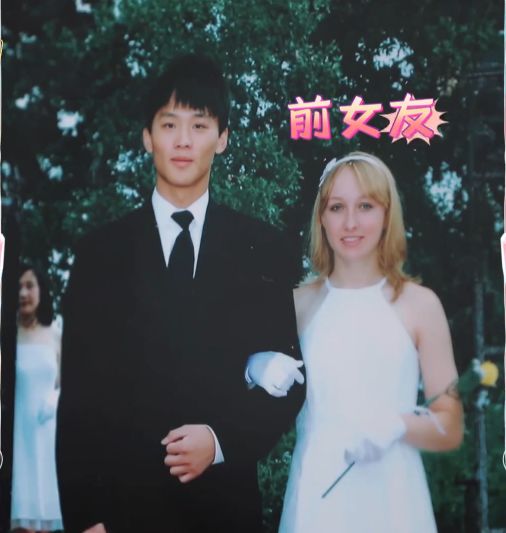 张恒晒大学照看到与异性同学挽手郑爽下意识三个字太真实