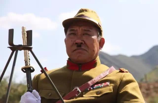 当时在德国非常流行,就这样也在日本军队中也盛行起来,后来这样的胡子