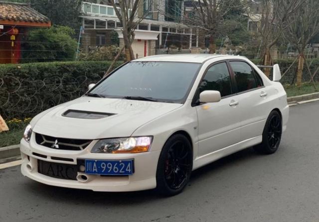 在女生眼中三菱evo是什么样子呢?四川一哥们说出这十几年的感受