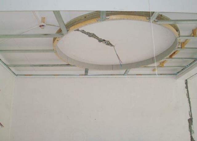 圆形吊顶才是真的上档次,虽然要花上千元,但刷上乳胶漆后太值了