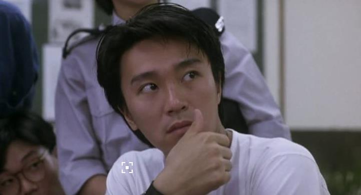 期间,万梓良发掘了还在跑龙套的周星驰,邀请他出演电影《捕风汉子》