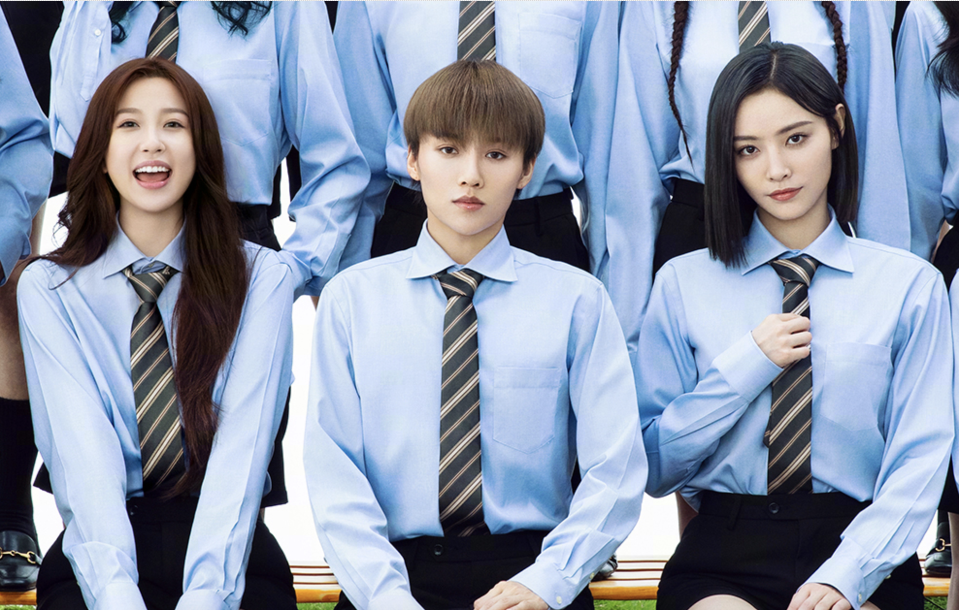 《青你2》芭莎毕业照:虞书欣和赵小棠被分开,刘雨欣位置有玄机