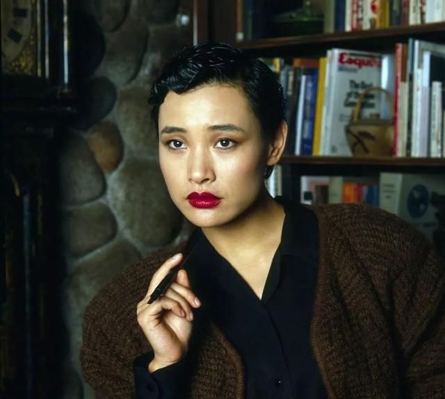 奥斯卡评委陈冲,曾因未孕领养一对双胞胎,后育俩女后被曝弃养