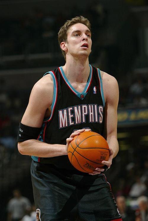 08年,灰熊交易大加索尔,他们为何选择了筹码最差的湖人?