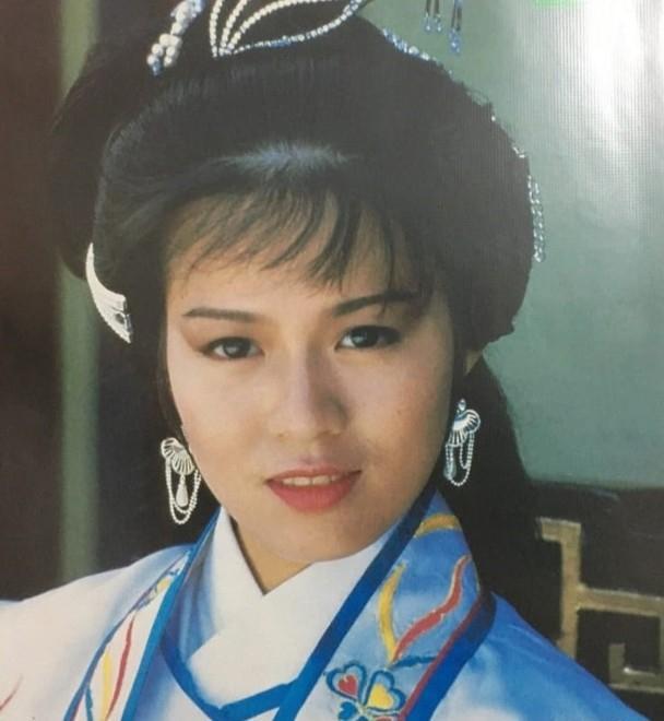 黄日华女儿黄芷晴悼念亡母梁洁华:希望下辈子你当我的女儿