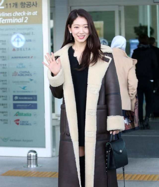 朴信惠瘦下来开挂了不惧寒风光腿穿长靴