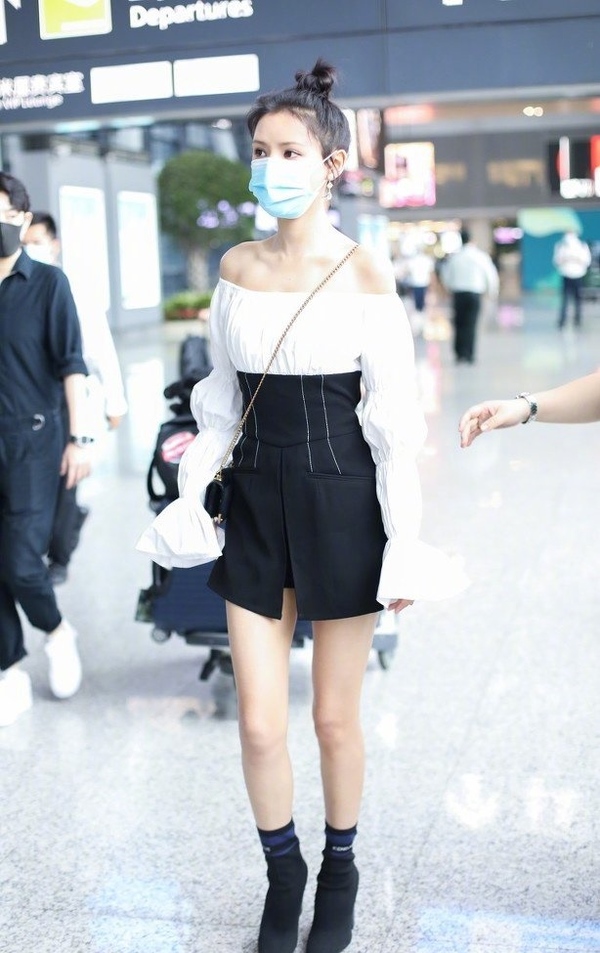 王思聪最美前女友29岁张予曦瘦成纸片人筷子腿比郑爽还细