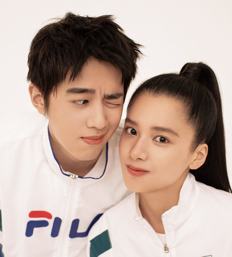 她是陈坤公司艺人叫周迅姑姑今穿休闲套装配高马尾利落俏皮