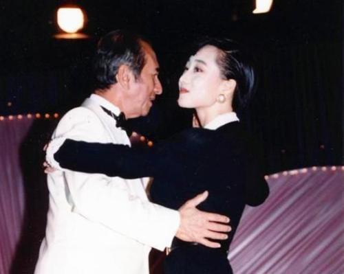 女星萧芳芳公开悼念赌王，称最怀念与他跳舞，三房太太皆因舞结缘