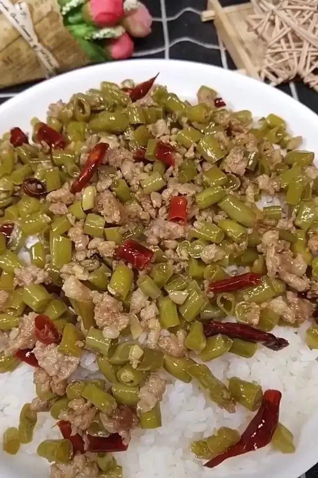 酸中有辣,辣中带香,超级下饭菜,酸豇豆烂刀肉