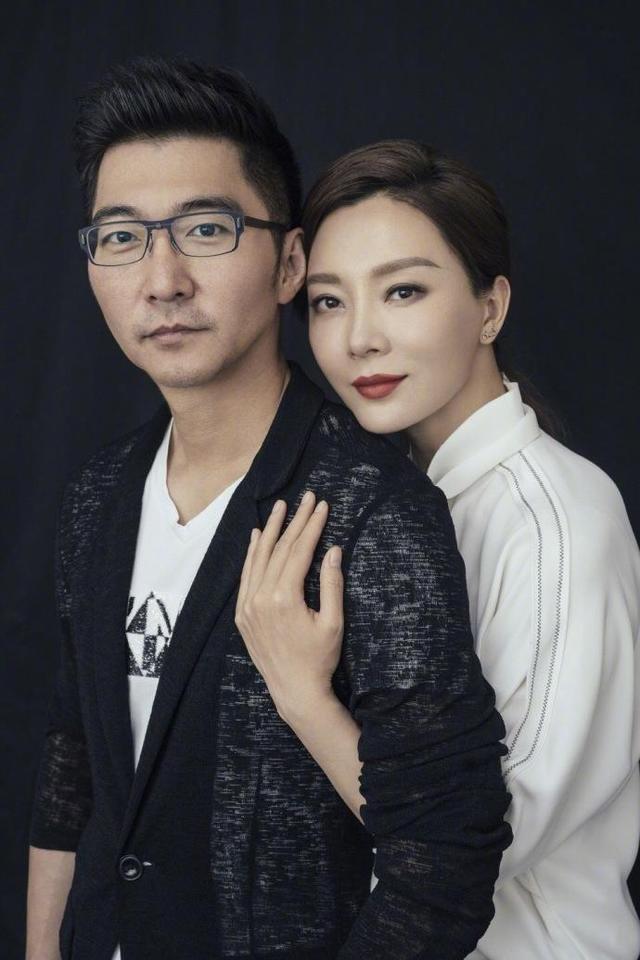 而他的前妻叫黄子珈,曾做过电视节目主持人,策划人,制片人,也做过一段