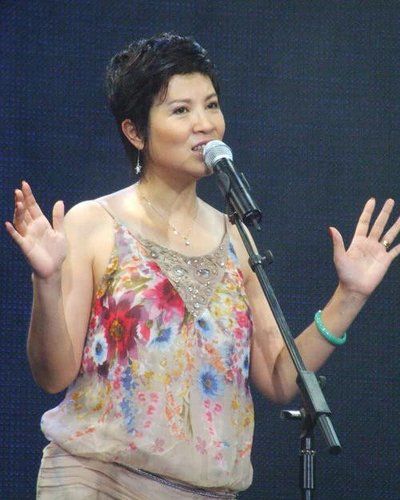 她9次上春晚,患抑郁症被丈夫抛弃,被骗财骗色,35岁的她怎样了