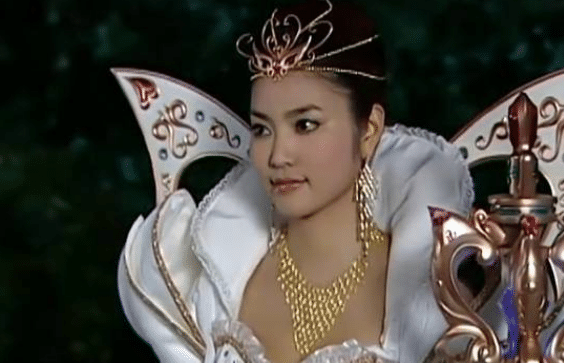 魔仙女王牺牲有多大为了角色增肥如今35岁颜值完胜严莉莉