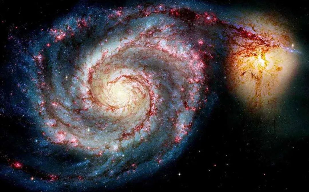 星系间的碰撞合并会触发核心活动发出绵延数千光年的喷流