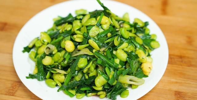 自从学会韭菜蚕豆这样做,孩子三天两头都想吃,营养解馋太香了