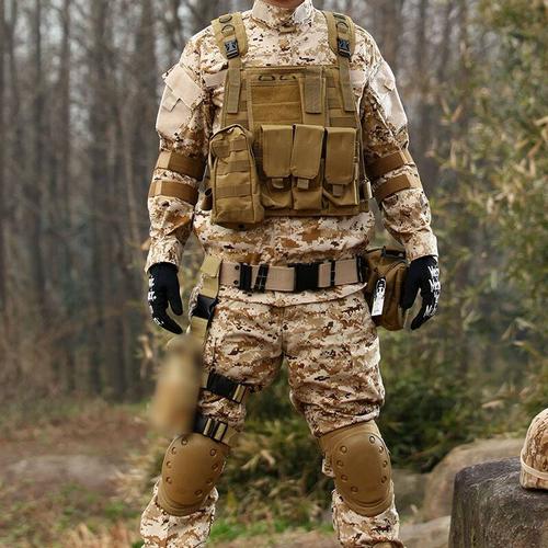 美军沙漠作战服那么厚厚的一大坨,美军士兵不会感到热吗.