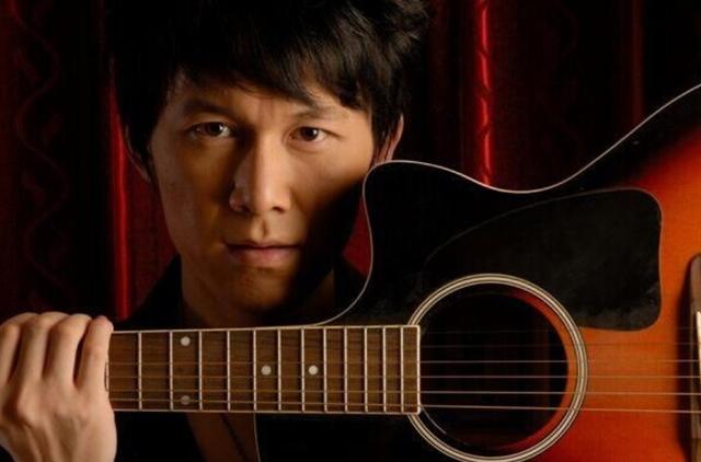 网络歌手"高进坐拥百万豪宅,还有"藏"了个影音室,雍容华贵