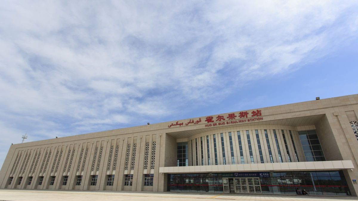 尼勒克站尼勒克站,站址在新疆维吾尔自治区伊犁哈萨克自治州尼勒克县