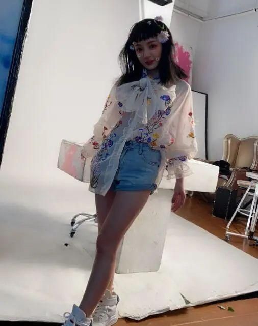 优质主播越来越多,yy一姐文儿转型,尝试户外直播后又开始跳舞