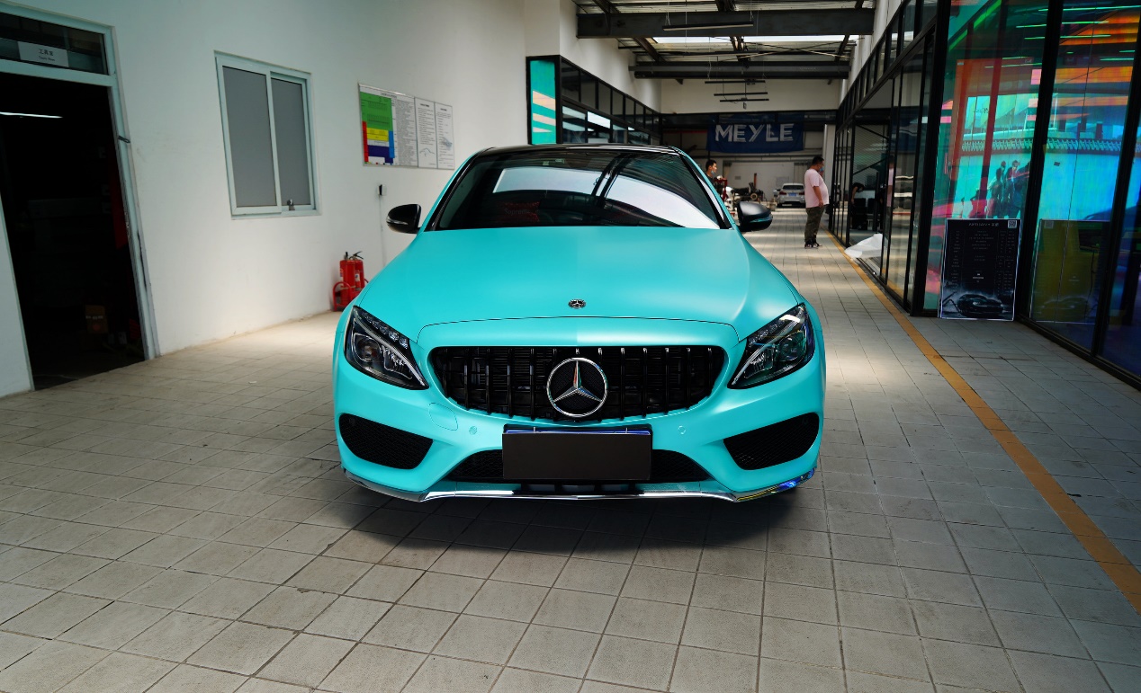 生活就应该多姿多彩老婆的奔驰c260改色电光tiffany蓝